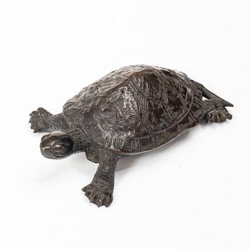 A bronze okimono, Japan, Meiji (1868-1912).