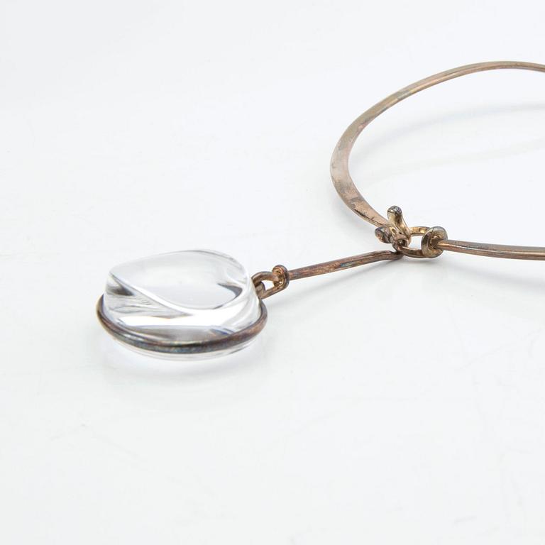 Vivianna Torun Bülow-Hübe, necklace, silver, with two pendants in rock crystal and onyx, by Georg Jensen.