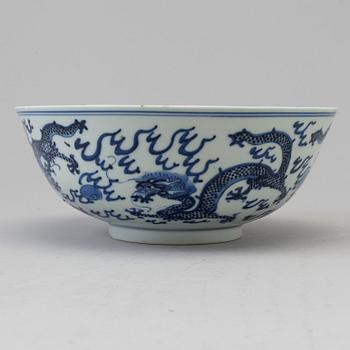 A blue and white bowl, Qing dynasty, 19th Century with Kangxi mark.