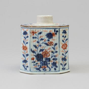 An imari tea caddy, Qing dynasty, Kangxi (1662-1722).