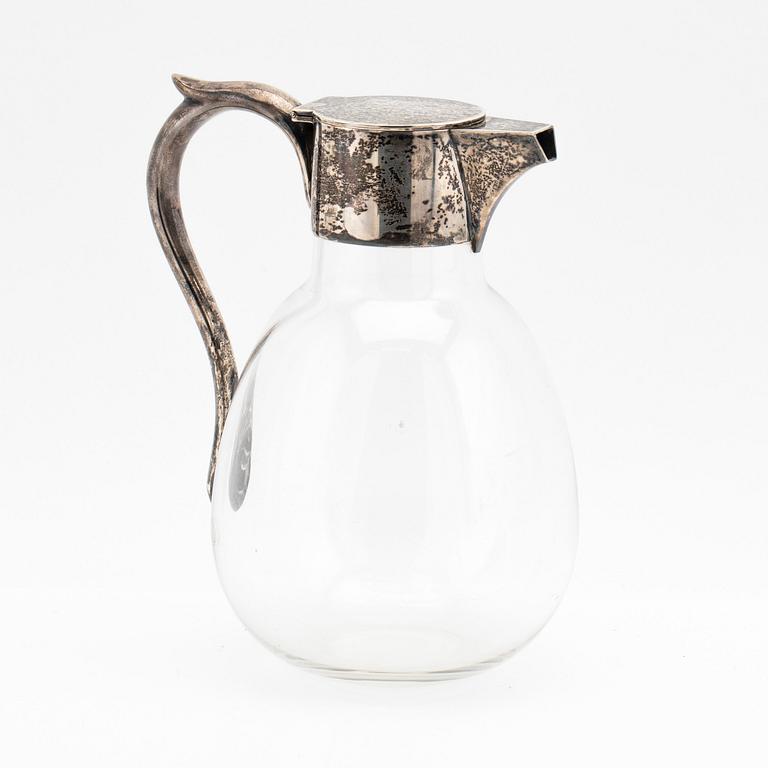 Borgila, bägare, sterlingsilver, 1943, samt kanna, glas och silver, W.N.G.N, London, 1894.