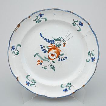 STOP samt TALLRIKAR, 2 st, fajans, bl.a. Rörstrand, 1700/1800-tal.