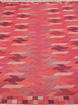 Barbro Nilsson, Matto, "Rödarp", flat weave, ca 298-299 x 185-188 cm, signed AB MMF BN.