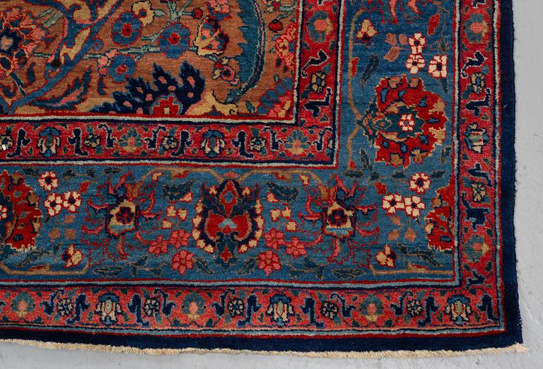 Matto, a semi-antique Yazd probably, ca 409-420 x 325,5-333,5 cm.