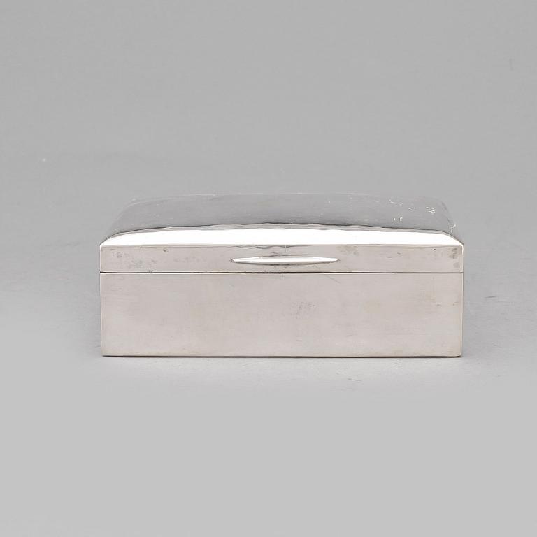 CIGARRSKRIN, silver, K. Andersson, Stockholm, 1923. Totalvikt ca 528 gram.