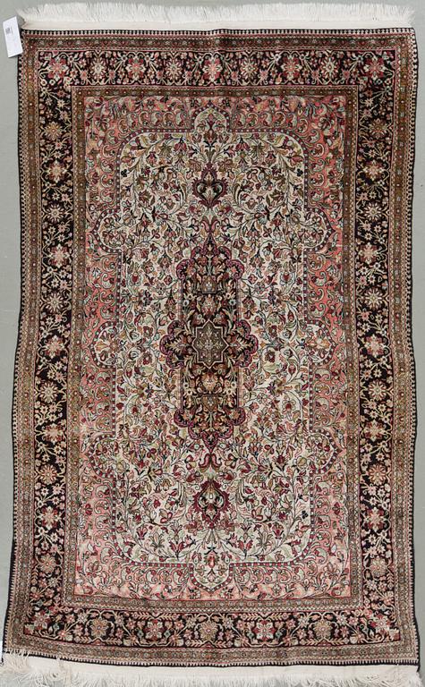 MATTA, silke, Pakistan/Kina. Ca 166x103 cm.