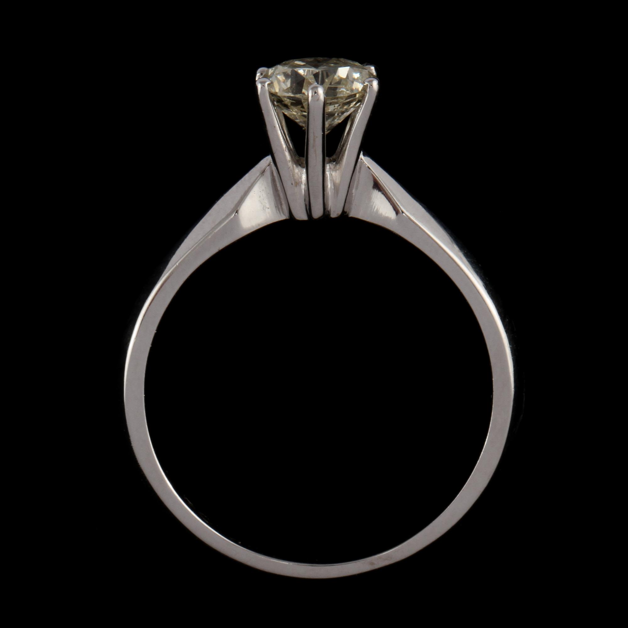 RING, 18k vitguld med briljantslipad diamant, 1.02 ct. Vikt 4 g.