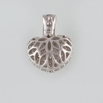HÄNGE, 18K vitguld med 70 briljantslipade diamanter 1.00 ct. Vikt 3,5 gram.