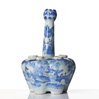 A Chinese blue and white porcelain tulip vase, Qing dynasty, 19th century.