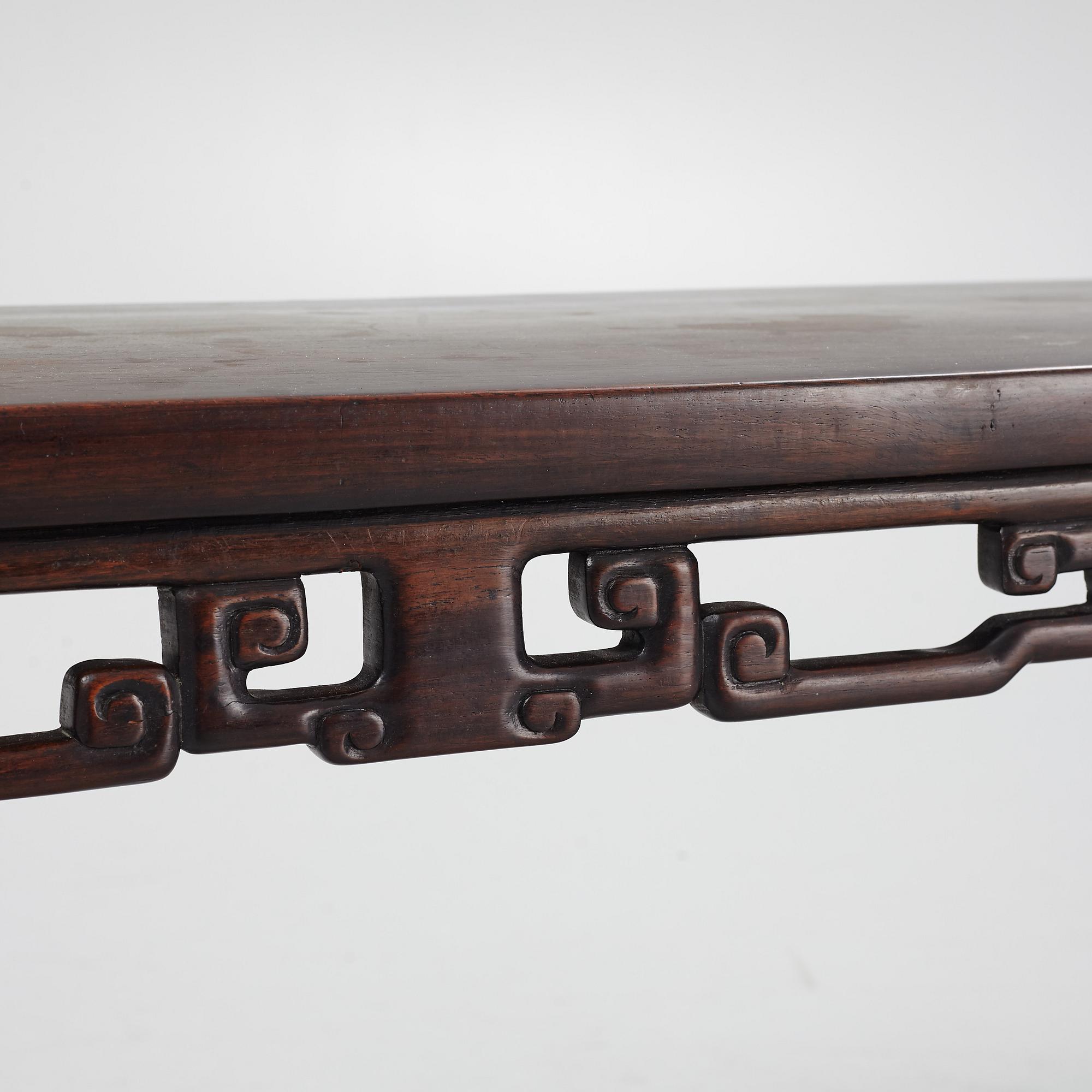 Bänk/low table, hongmu. Qingdynastin, 1800-tal.