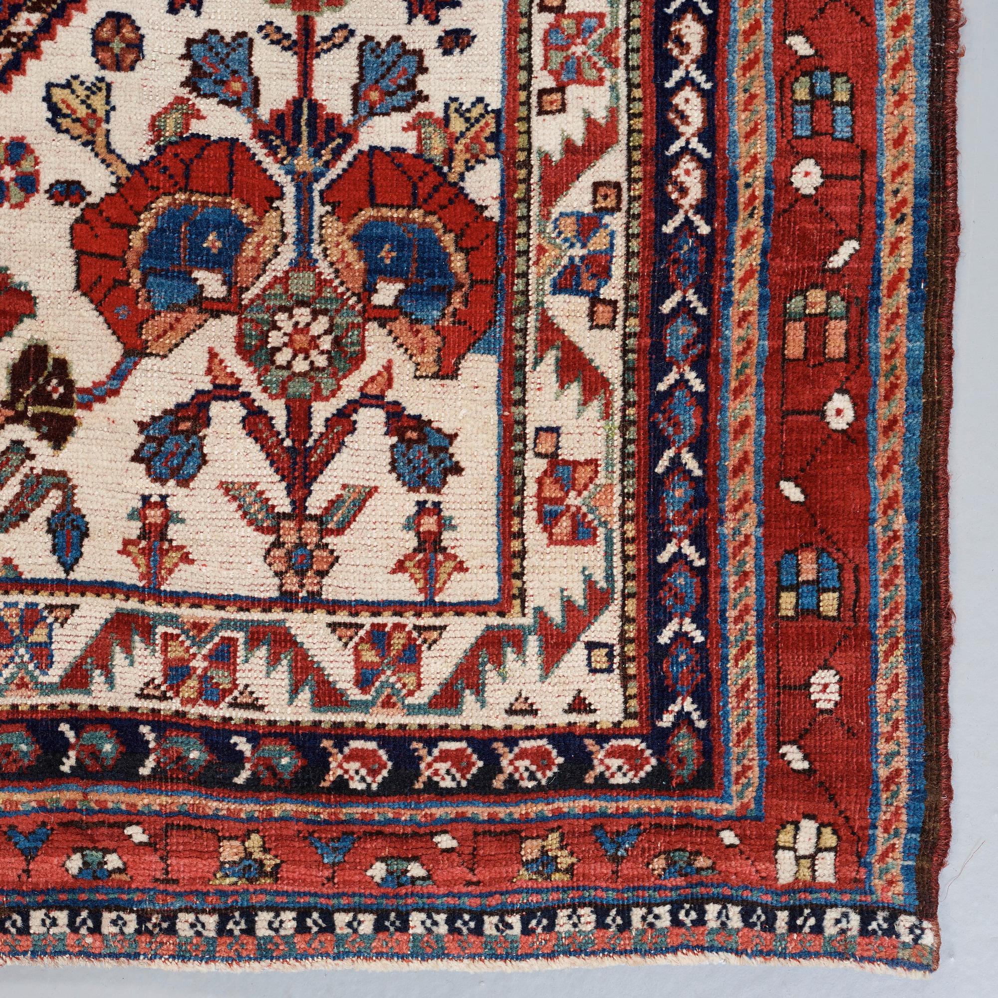 RUG. Antique Qashgai. 218,5 x 120,5 cm.