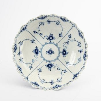 Bowl on foot Musselmalet Helblonde Royal Copenhagen 1974-78 porcelain.