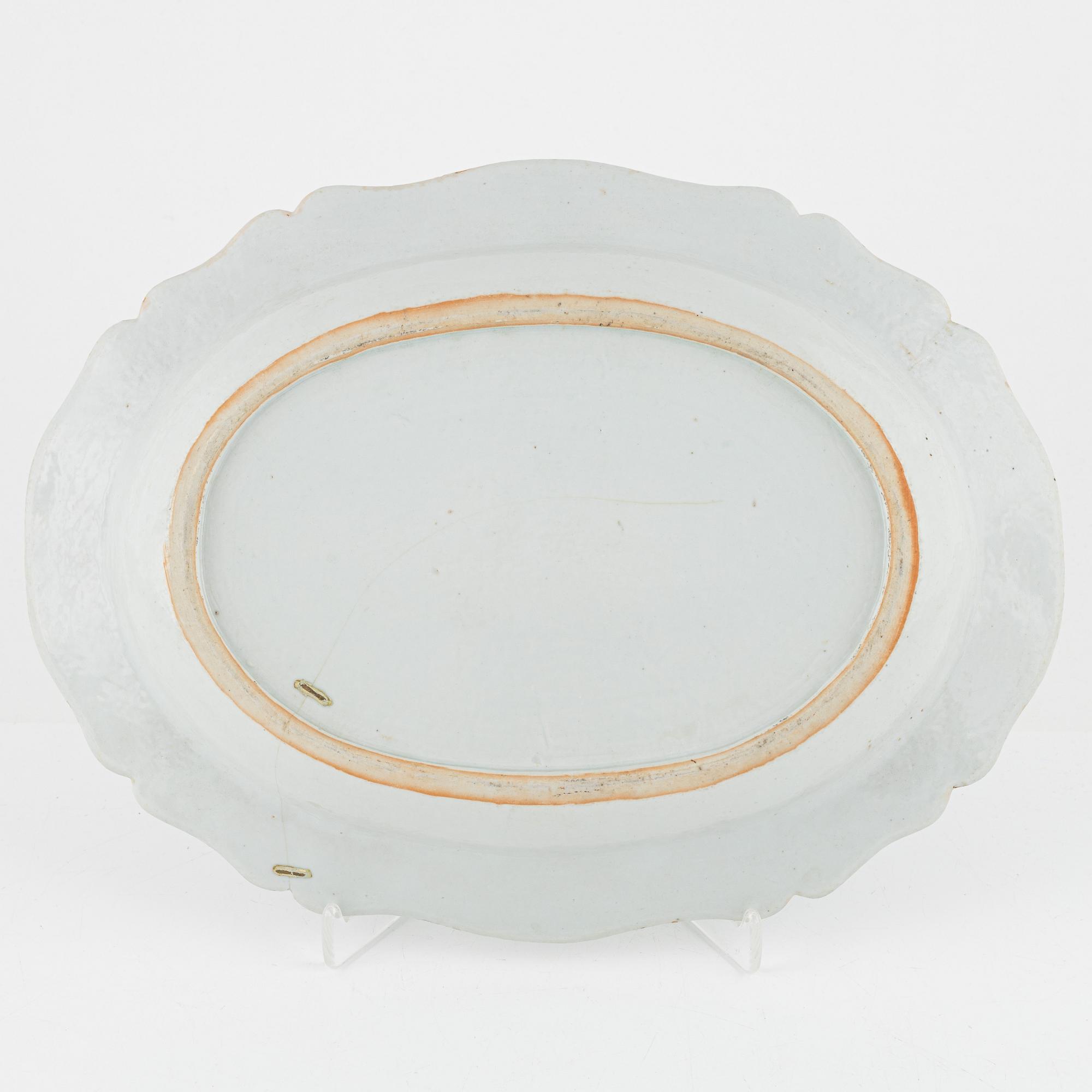 Stekfat, porslin, Kina, Qing dynastin, Qianlong (1736-95).