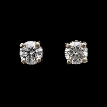 37. EARSTUDS, brilliant cut diamonds, each app. 0.45 cts.