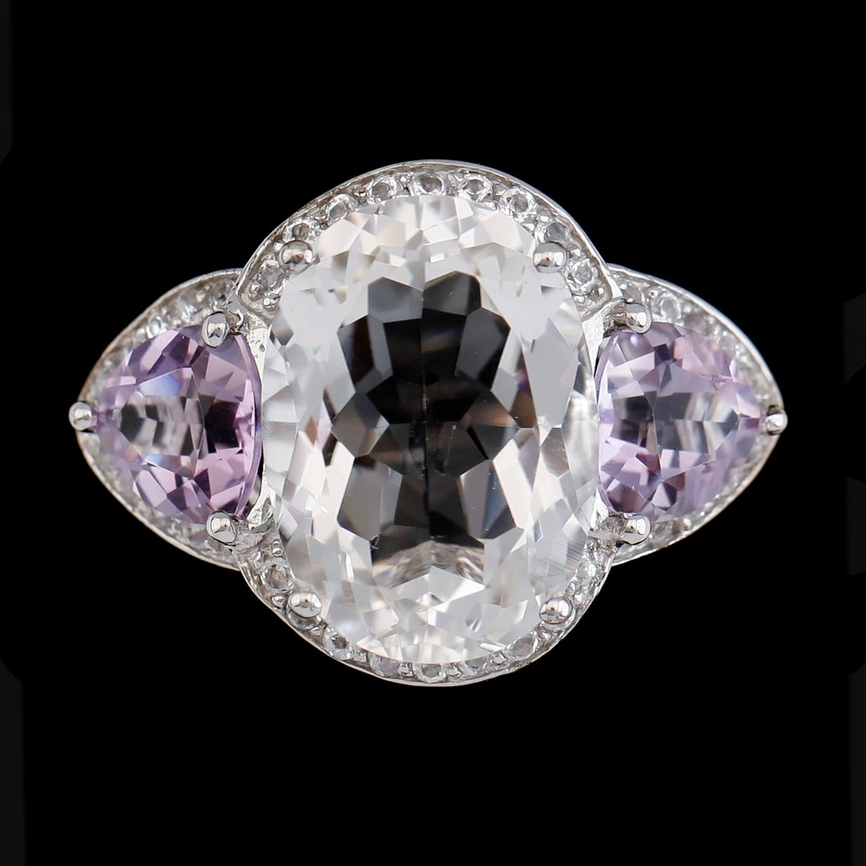 RING, sterlingsilver, vita topaser tot ca 20.00 ct, ametister tot ca 5.00 ct.