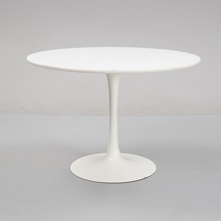 A dining set with a table and four chairs by Maurie Burke for Arkana, second half of the 20th Century.