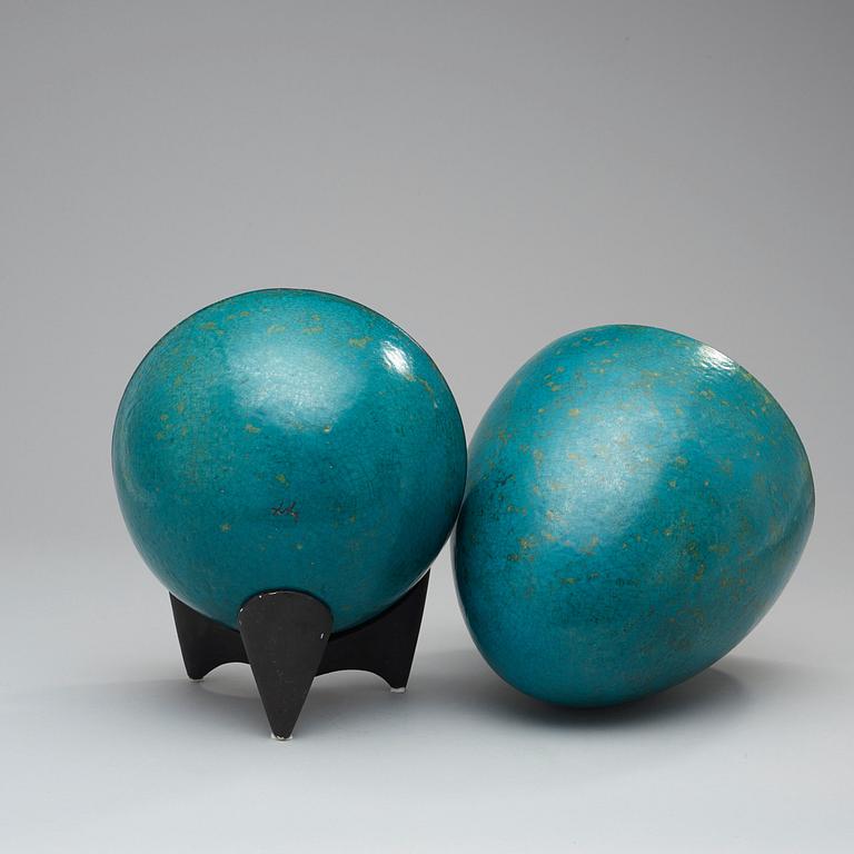A Hans Hedberg faience egg, Biot, France.