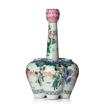 1137. A large famille rose tulip vase, Qing dynasty, 19th century.