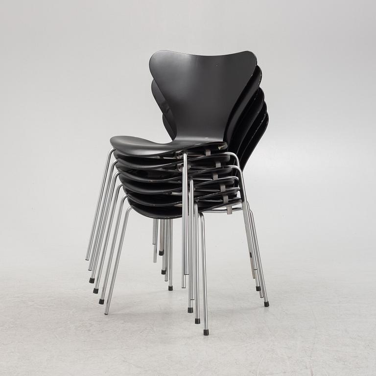 Arne Jacobsen, stolar sex st. "Sjuan", Fritz Hansen, Danmark, daterade 2003.