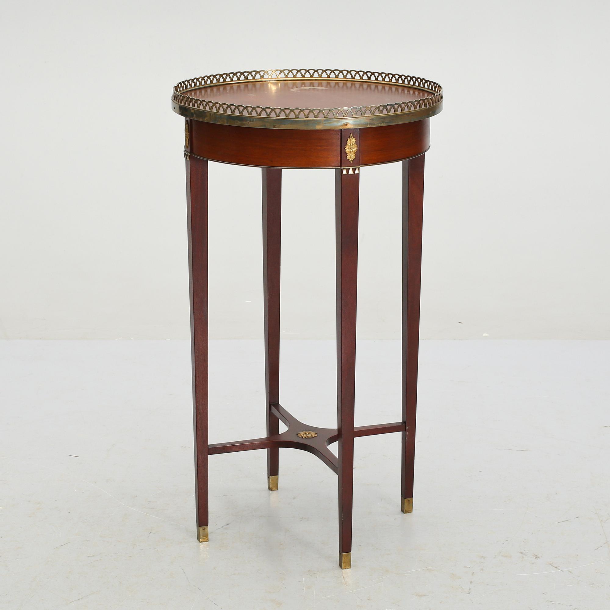 SIDOBORD, troligen "Mod 3264" för Nordiska Kompaniet, troligen före 1909.