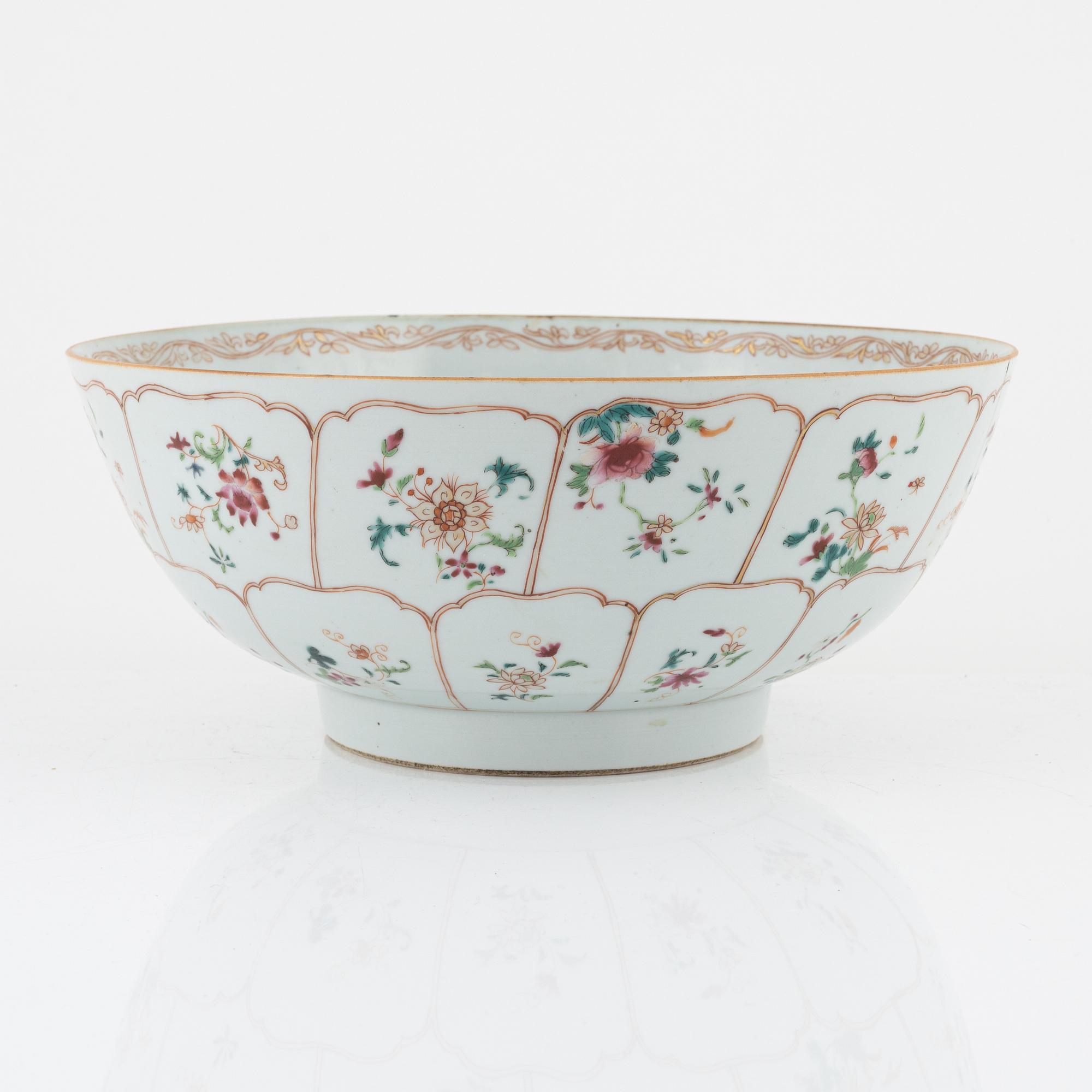 A famille rose punch bowl, Qing dynasty, Qianlong (1736-95).