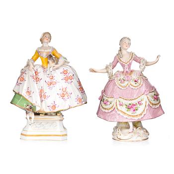 FIGURINER, 2 st, porslin. Omkring 1900.
