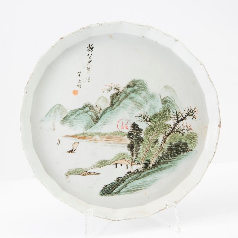 A set of two Chinese porcelain trays, 20th century.