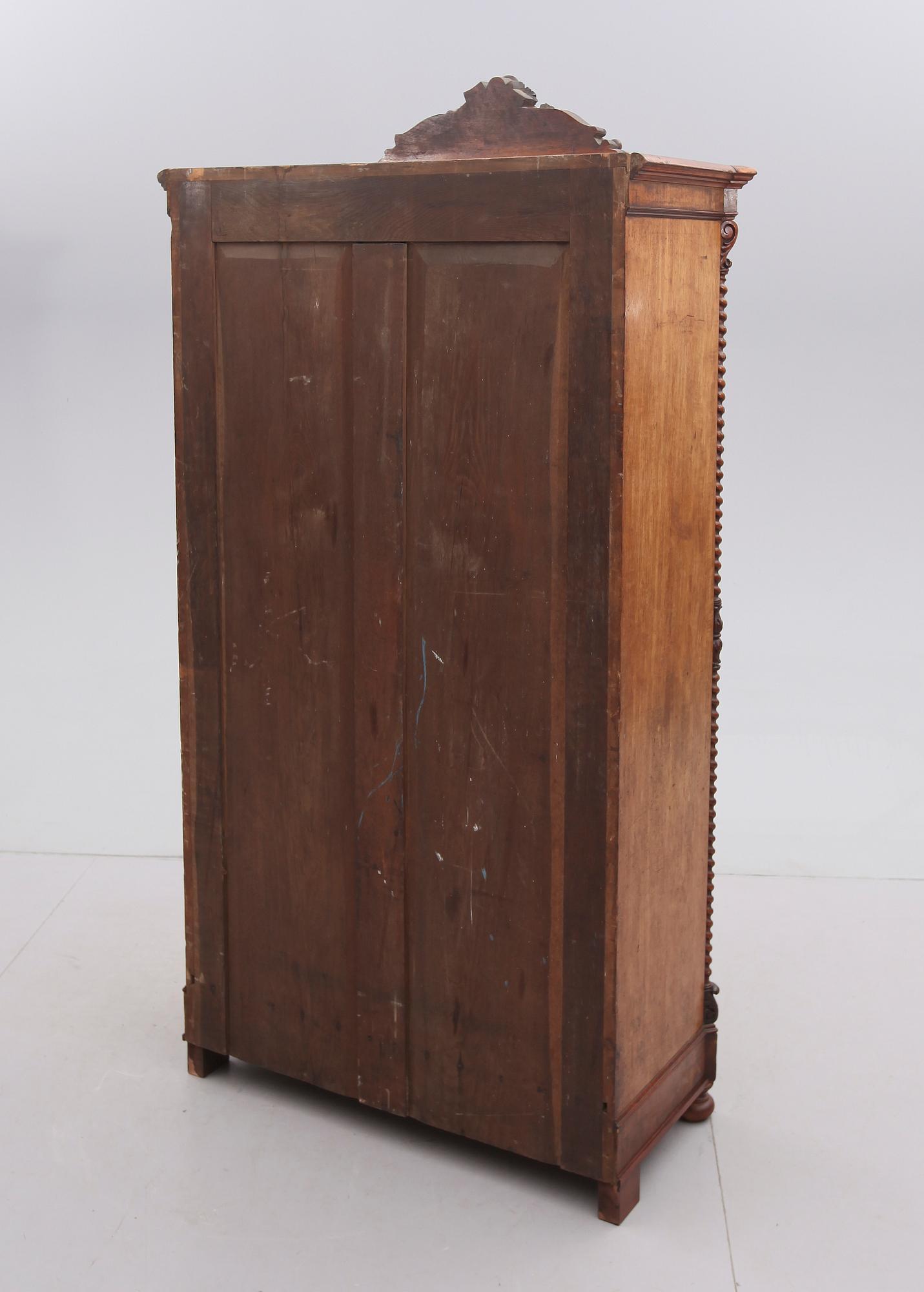 BOKSKÅP, 1800-talets andra hälft.