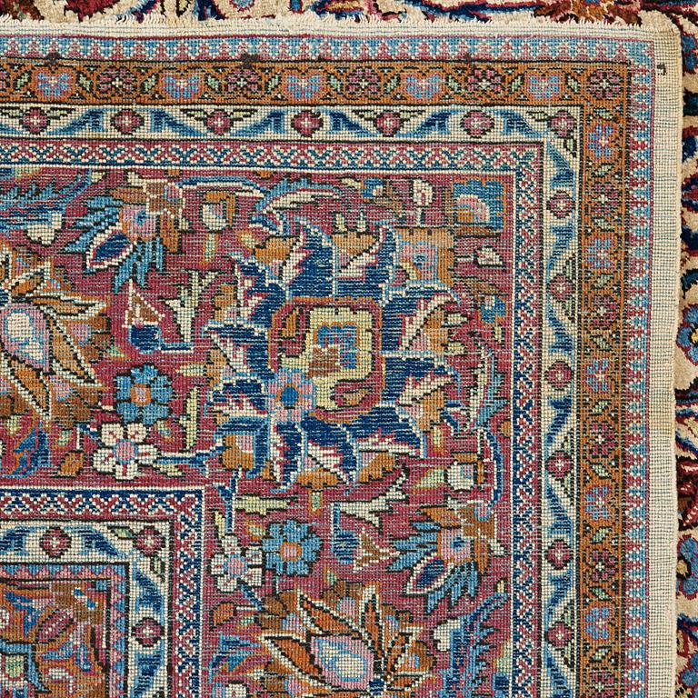 A RUG, A SEMI-ANTIQUE SILK KASHAN, 212 x 129,5 cm.