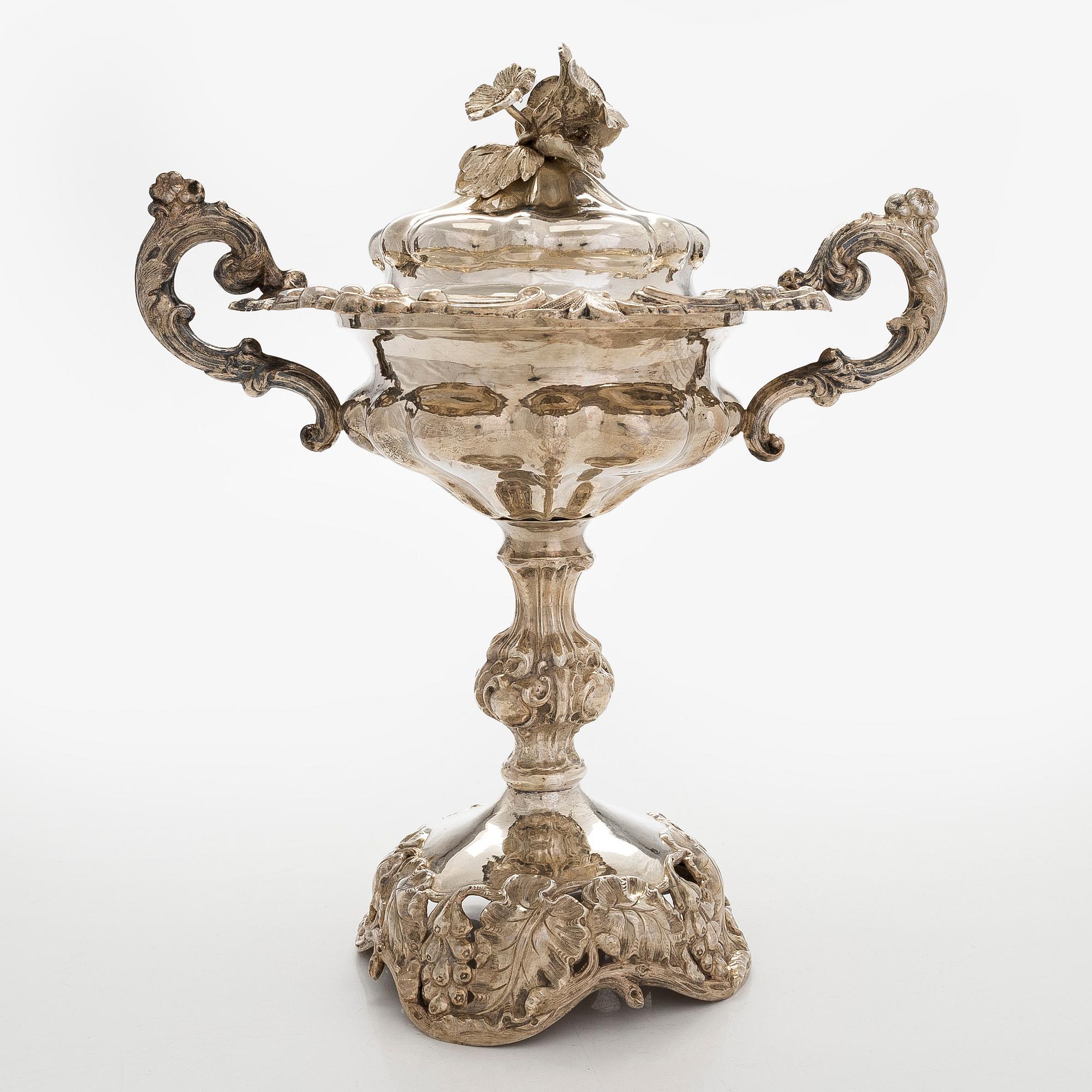 A footed Neo Rococo silver bowl with lid, maker's mark of Johan Theodor Palmgren, Norrköping, Sweden 1885-86.