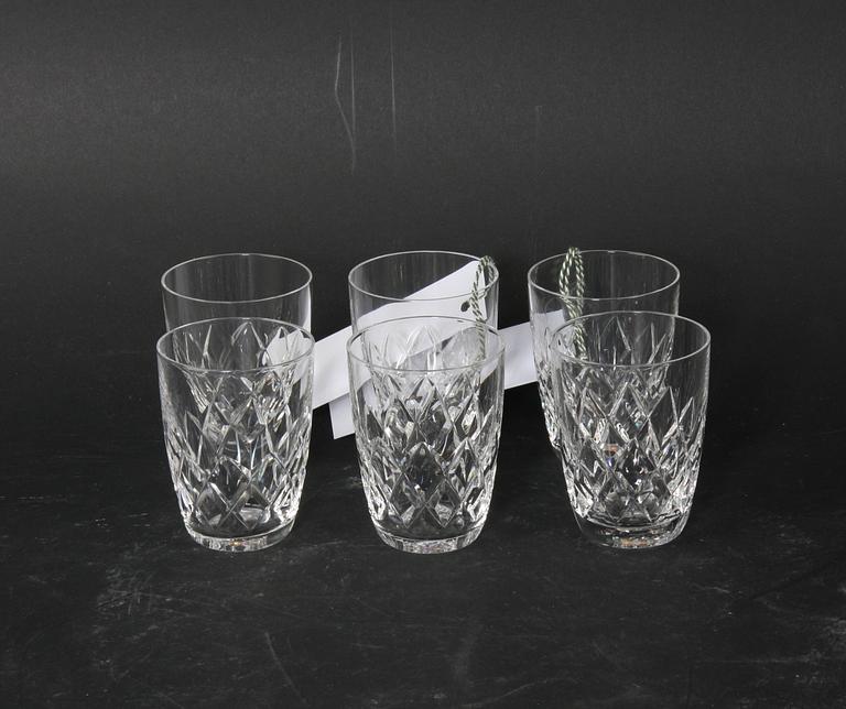 SERVISDELAR, ca 100 delar, glas, 1800/1900-tal.