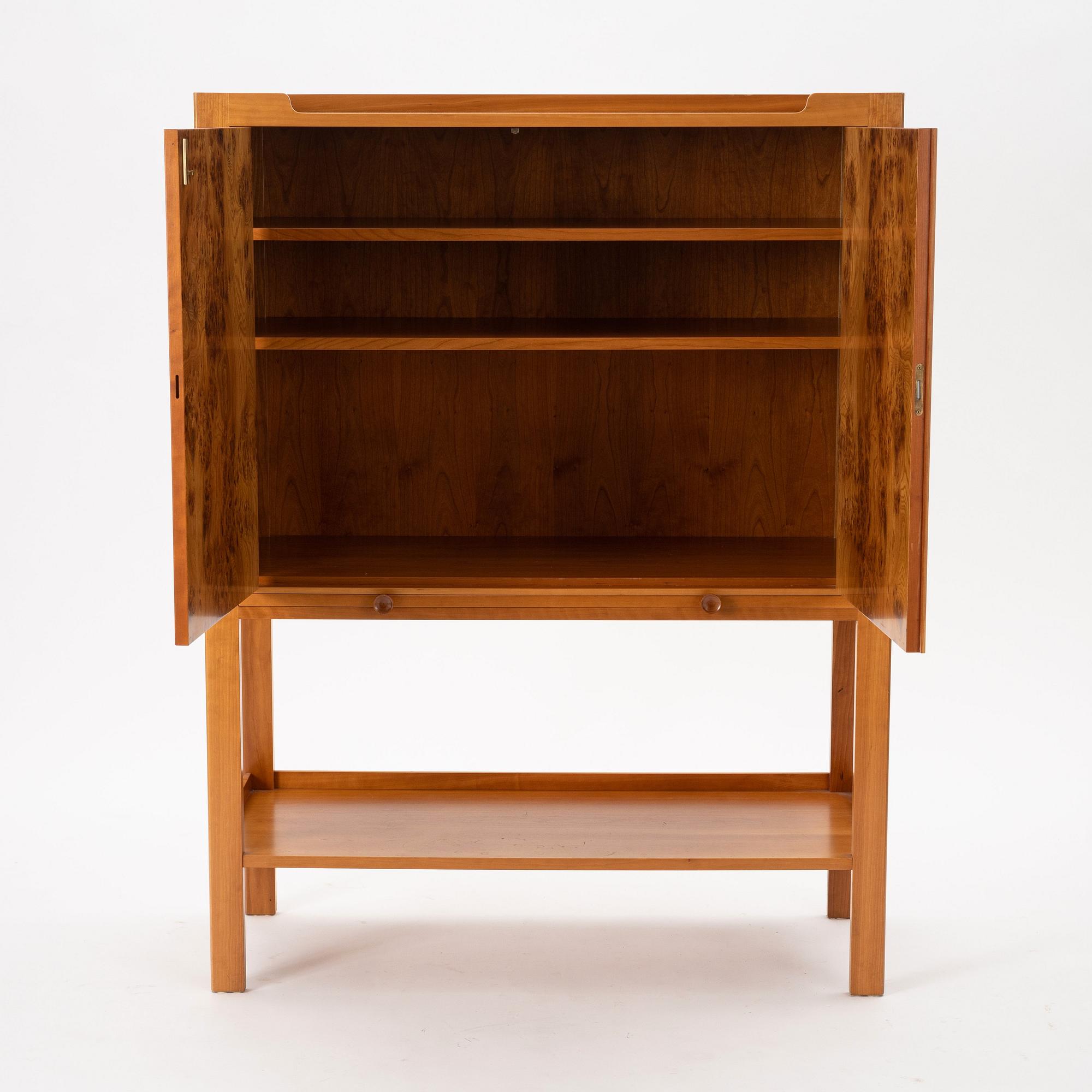 Josef Frank, a model 2135 cabinet, Firma Svenskt Tenn, post 1985.