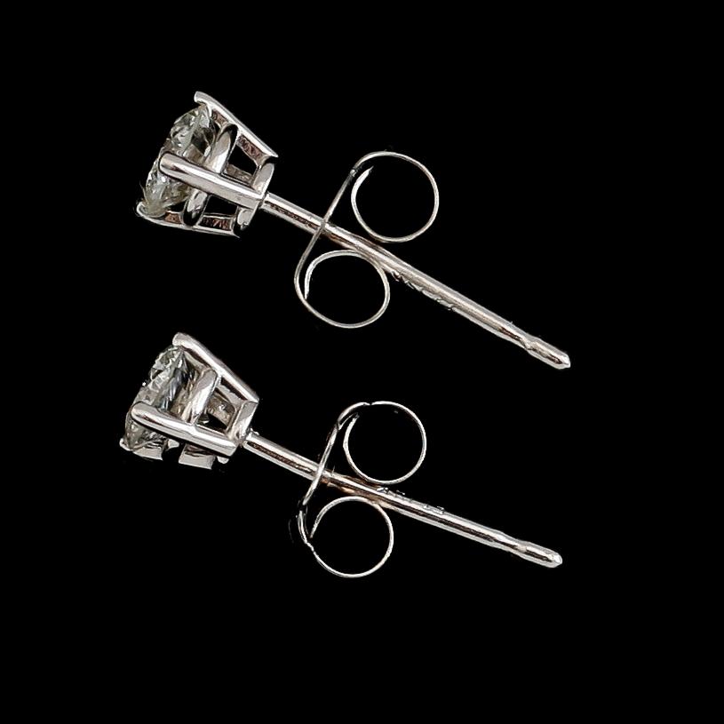 ÖRHÄNGEN, 1 par, 14 k vitguld, briljantslipade diamanter tot ca 0.33 ct.