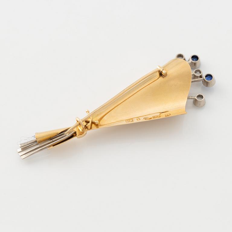18K gold, white and blue sapphire brooch.