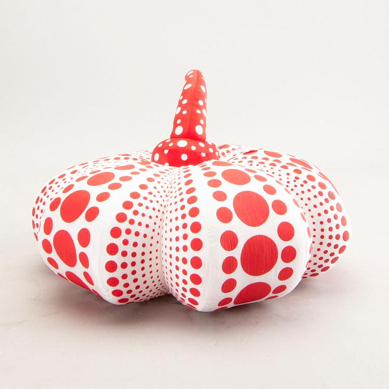 Yayoi Kusama, by Object / Multiple Dots Obsession 2004.