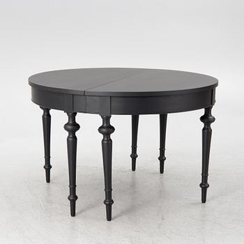 A dining table, late 19th century.