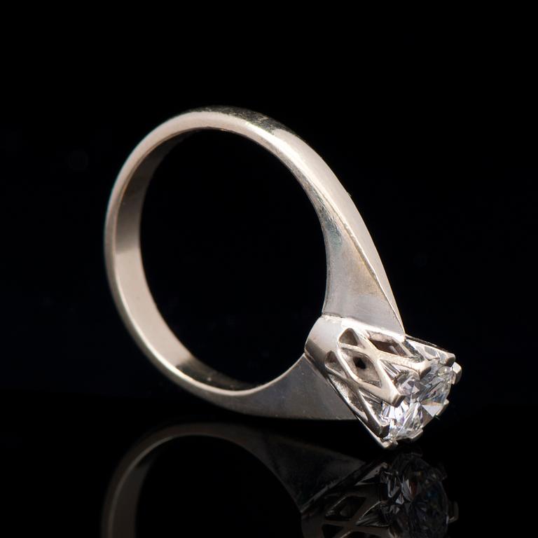 RING, briljantslipad diamant, 14K guld. Morris Lindblom, Åbo 1986.
