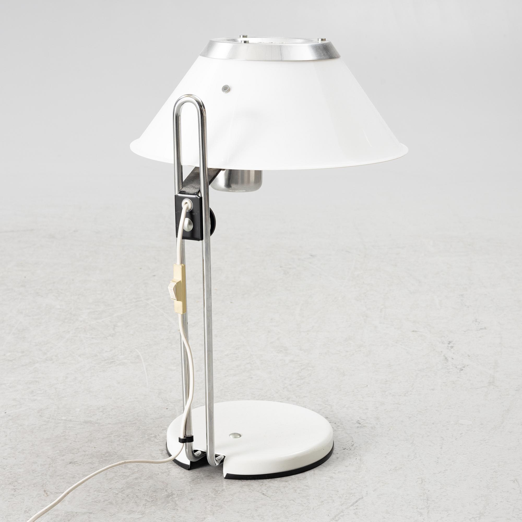 Per Sundstedt, golvlampor, ett par,  samt bordslampa, "Mars", Kosta Lampan, resp Ateljé Lyktan, sent 1900-tal.