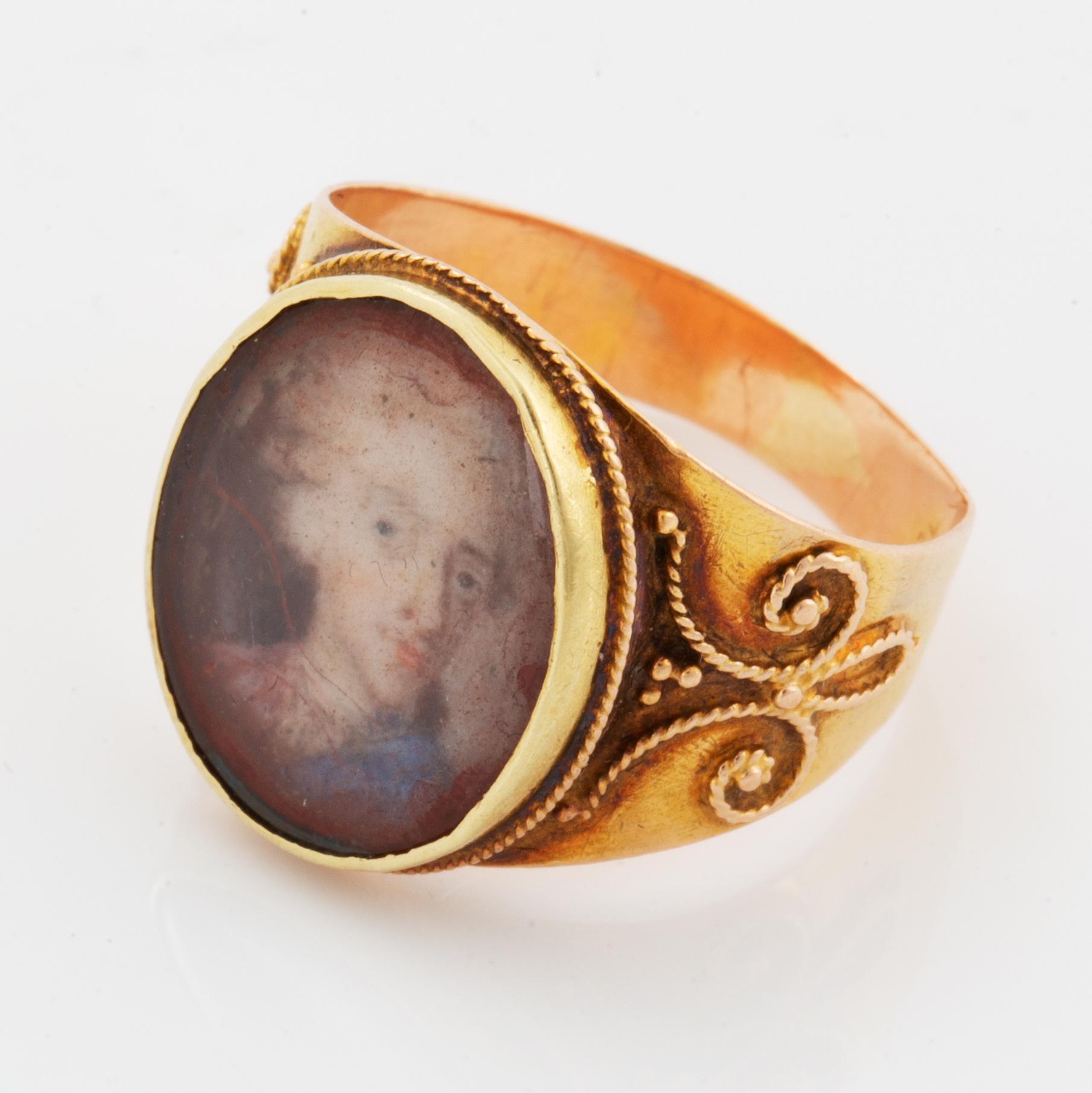 Ring, guld med miniatyrporträtt (Kung) Kristian VII (1749-1808) Kung av Danmark & Norge  i Cornelius Höyers art.