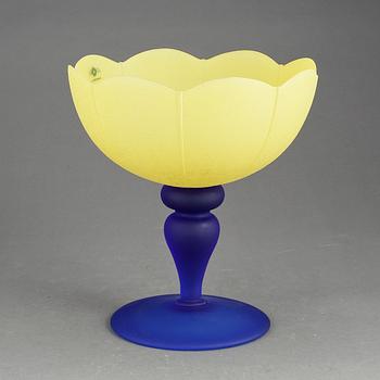SKÅL PÅ FOT, glas, Murano, Italien, 1900-talets slut.