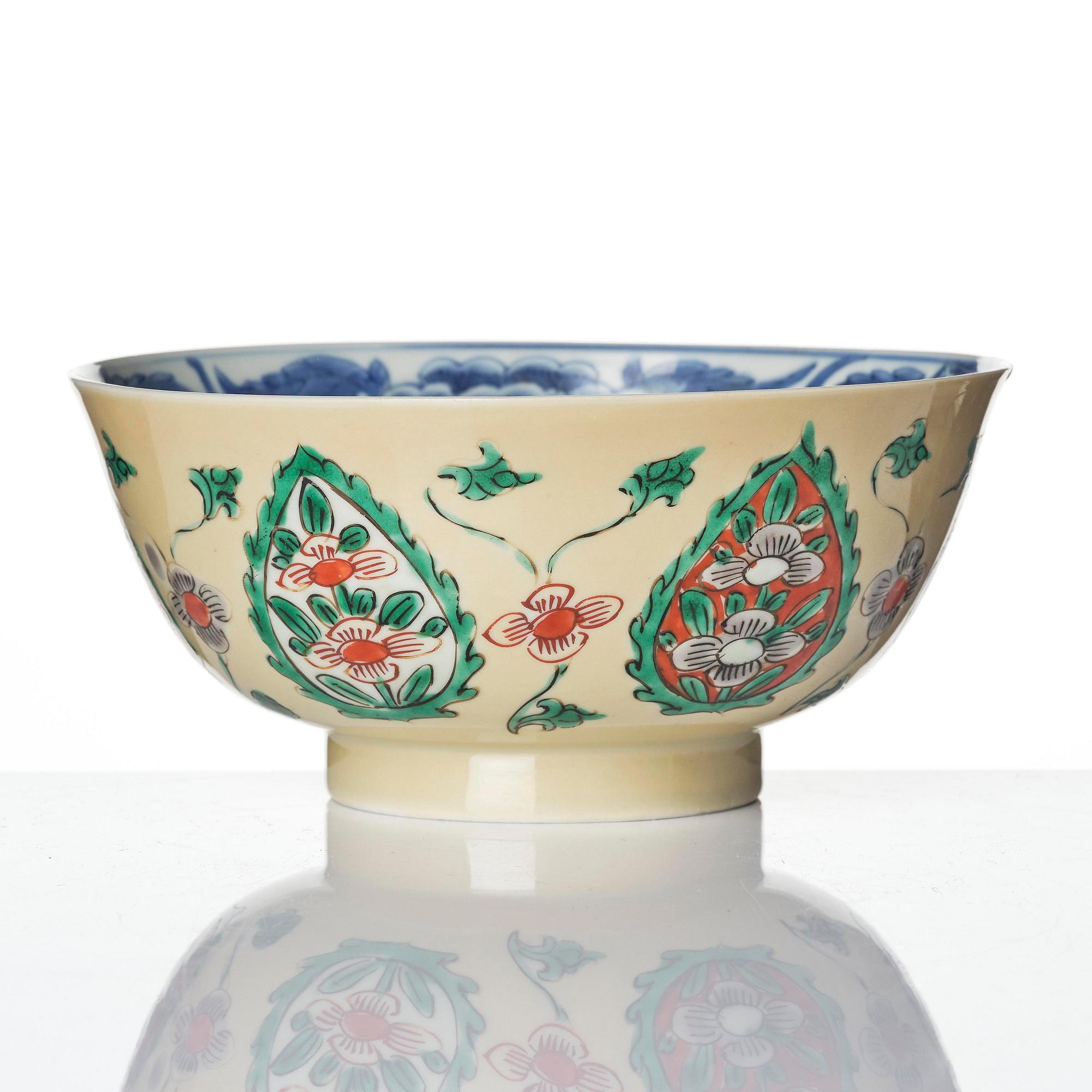 Skål samt fat, porslin. Qingdynastin, Kangxi (1662-1722).