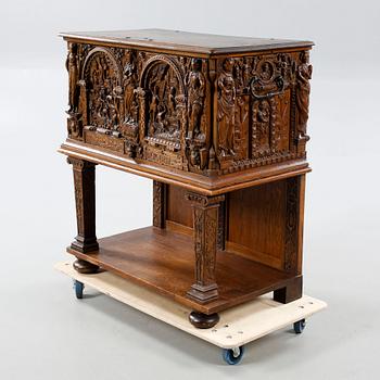 A coffin and a legframe, 18th century respektive 20th century.