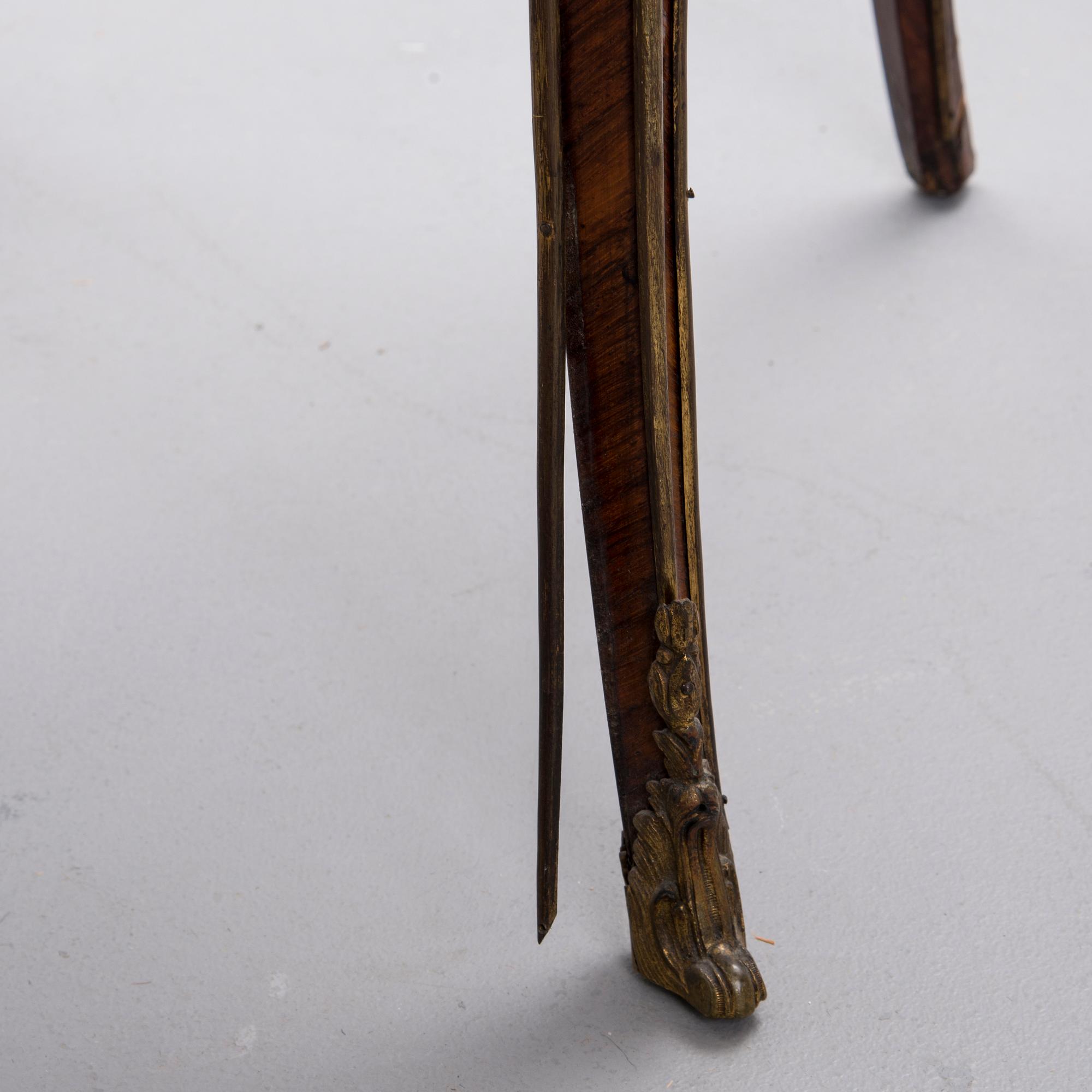 BORD, Louis XV-stil, Frankrike 1900-talets början.