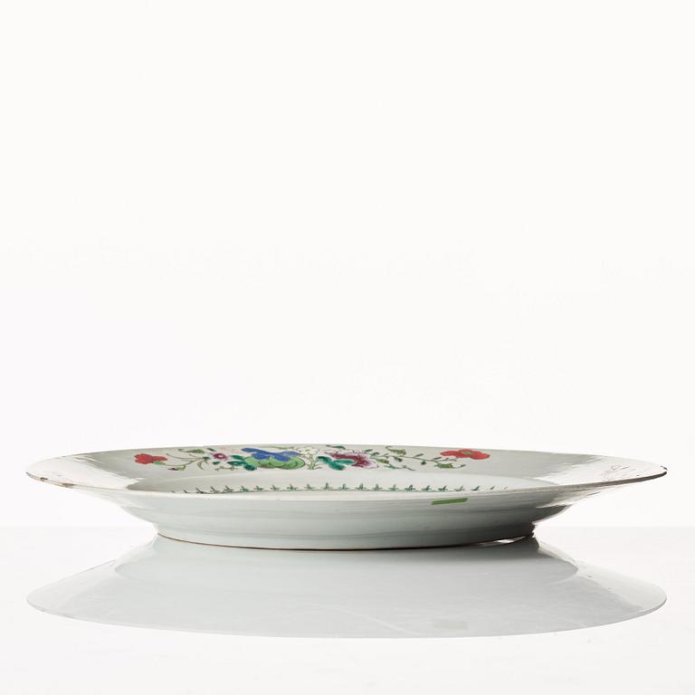 A famille rose serving dish, Qing dynasty, Qianlong (1736-95).
