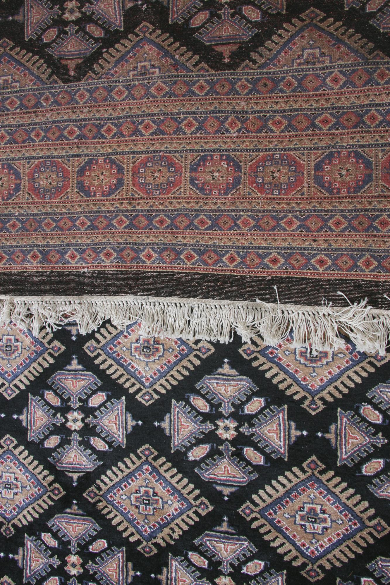 MATTA, Kashmir, ca 290 x 223.