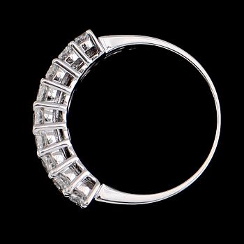 RING, 18K vitguld, diamanter tot ca 2.37 ct. Vikt ca 6 g.
