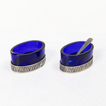 Wiwen Nilsson, A pair of silver salt cellars with spoons, 1949–1950.