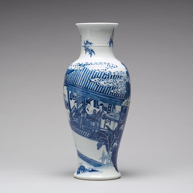 A blue and white baluster vase, Qing dynasty, Kangxi (1662-1722).