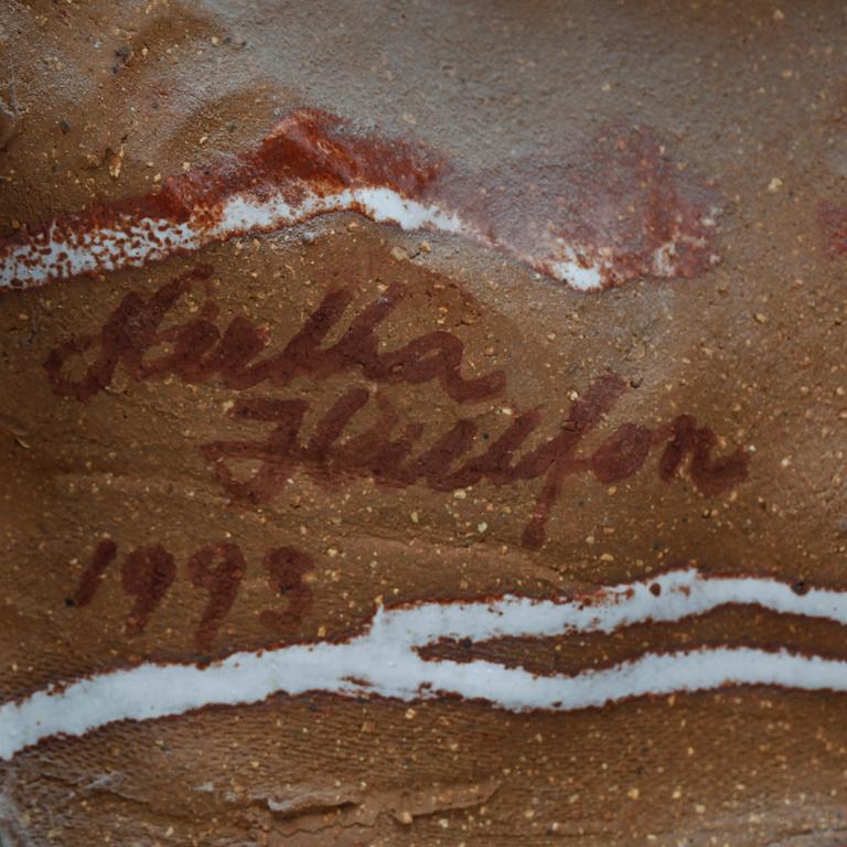 HERTHA HILLFON, relief, lergods, sign o dat 1993.