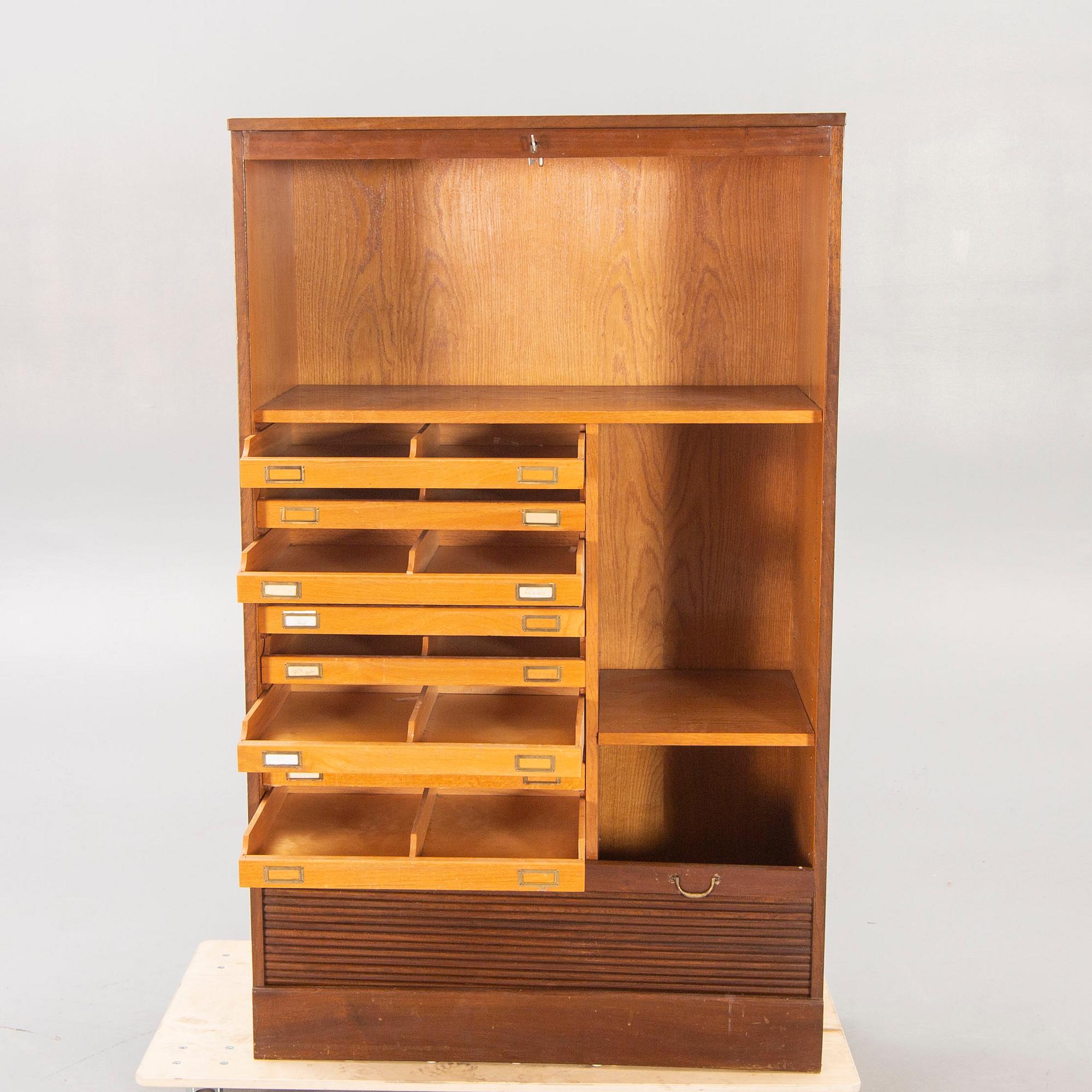 Jalusiskåp 1940-tal.